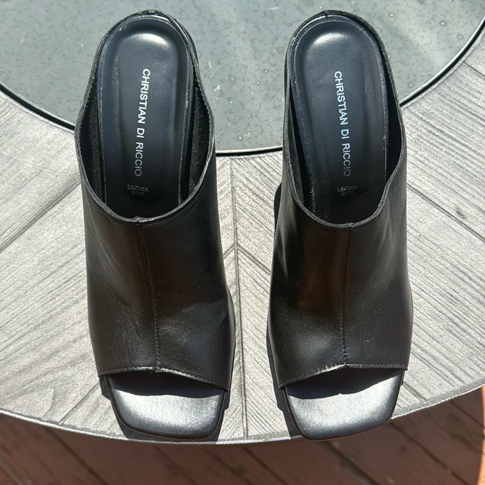 Black open toe sandals with block heel